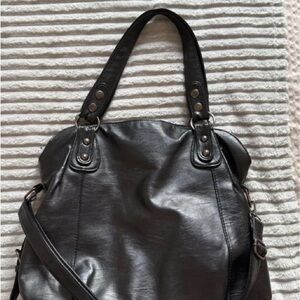 Elegant Black Leather Shoulder Bag